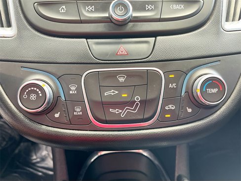 Used 2018 Chevrolet Malibu LT w/ Leather Package image 15