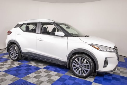 Used 2024 Nissan Kicks SV image 3