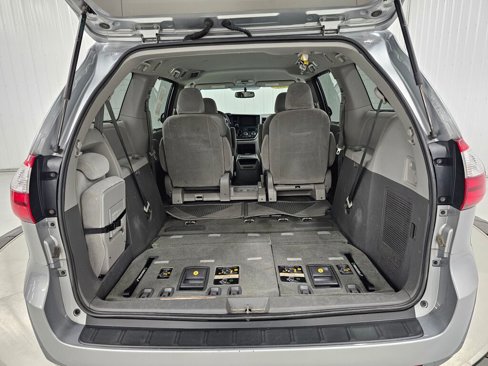 Used 2015 Toyota Sienna LE image 7