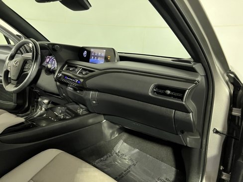 Used 2021 Lexus UX 200 image 30