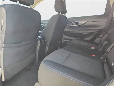 Used 2020 Nissan Rogue SV image 18