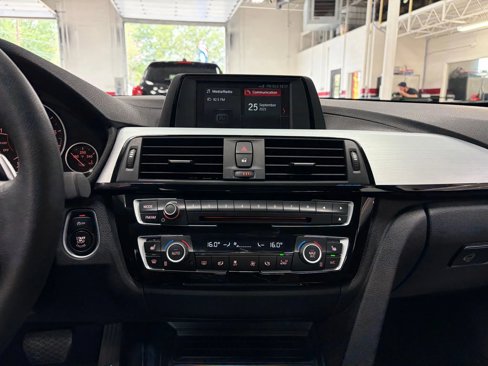 Used 2018 BMW 330i xDrive Sedan image 44