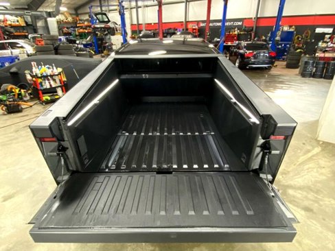 Used 2024 Tesla Cybertruck AWD Crew Cab image 9