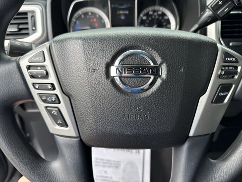 Used 2018 Nissan Titan SV image 16