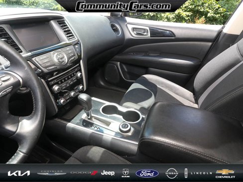 Used 2019 Nissan Pathfinder SV image 19