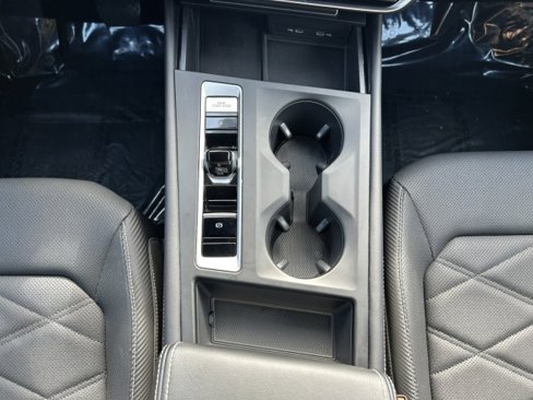 Used 2024 Volkswagen Atlas Cross Sport SE image 16