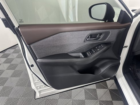 Used 2022 Nissan Rogue S image 18