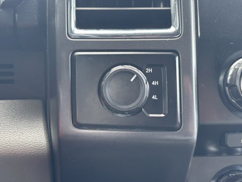 Used 2016 Ford F150 XLT image 4