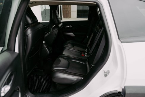 Used 2018 Jeep Cherokee Trailhawk image 11