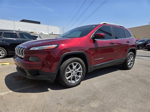 Used 2018 Jeep Cherokee Latitude Plus w/ Comfort/Convenience Group image 2