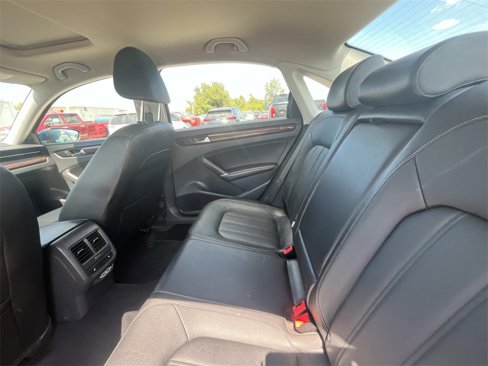 Used 2020 Volkswagen Passat 2.0T SEL image 13