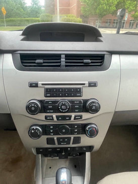 Used 2010 Ford Focus SES image 21