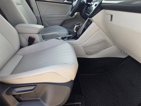 Used 2022 Volkswagen Tiguan SE image 16