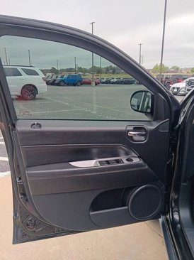 Used 2017 Jeep Compass Latitude image 11