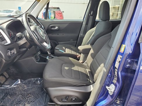 Used 2018 Jeep Renegade Latitude w/ Cold Weather Group image 10