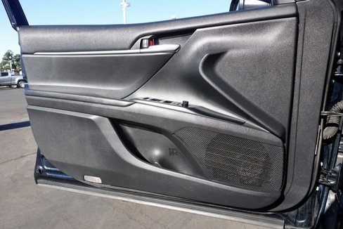 Certified 2018 Toyota Camry SE image 24