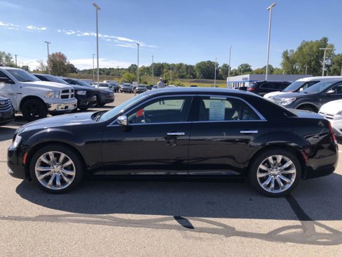 Used 2018 Chrysler 300 Limited image 2