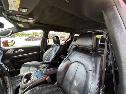 Used 2018 Chrysler Pacifica Touring-L Plus w/ S Appearance Package image 7