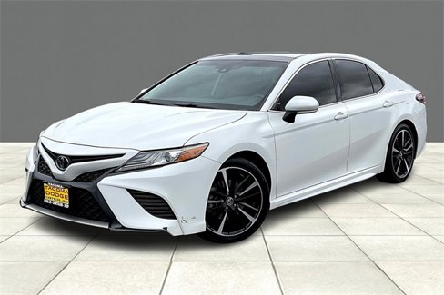 Used 2019 Toyota Camry XSE image 2