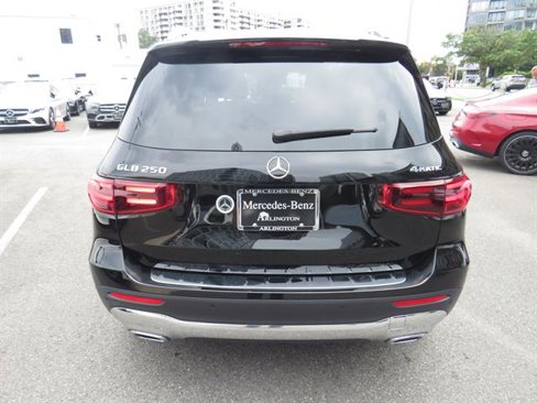 Used 2024 Mercedes-Benz GLB 250 4MATIC image 3