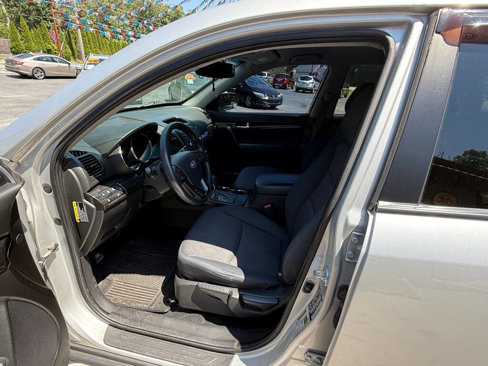 Used 2013 Kia Sorento LX image 9