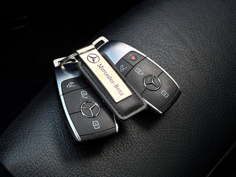 Used 2021 Mercedes-Benz GLC 300 4MATIC w/ AMG Line image 6