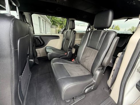 Used 2019 Dodge Grand Caravan SXT w/ Driver Convenience Group image 26