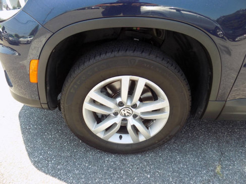 Used 2016 Volkswagen Tiguan S image 10
