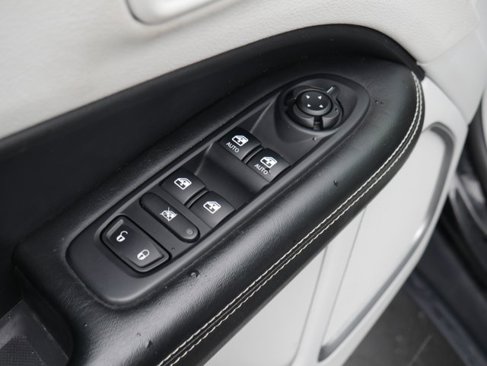 Used 2018 Jeep Compass Latitude w/ Popular Equipment Group image 11