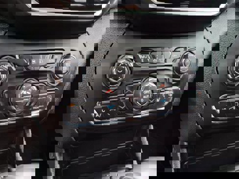 Used 2020 Jeep Cherokee Limited image 21