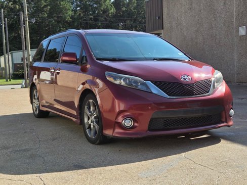 Used 2016 Toyota Sienna SE image 15