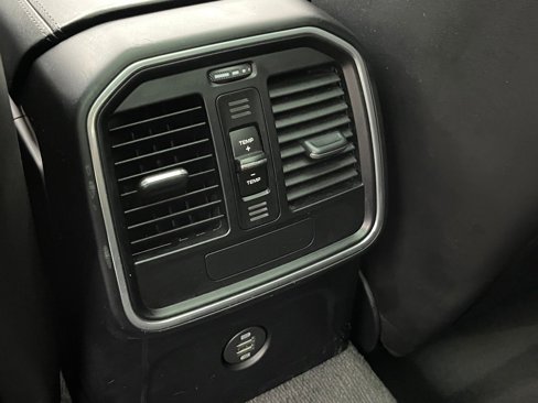 Used 2017 Porsche Macan Turbo image 37