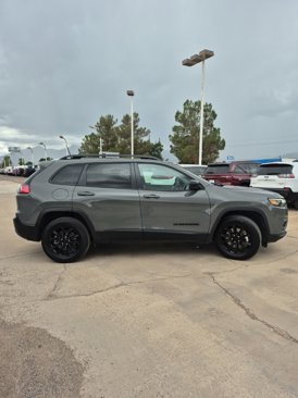 Used 2023 Jeep Cherokee Altitude Lux image 4