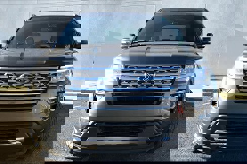 Used 2018 Ford Explorer XLT w/ Equipment Group 201A image 3