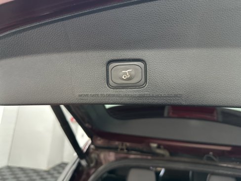 Used 2018 Ford Explorer XLT w/ Equipment Group 202A image 38