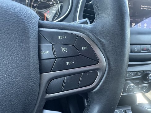 Used 2020 Jeep Cherokee Latitude Plus image 12
