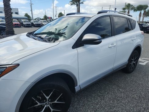 Used 2018 Toyota RAV4 SE image 4