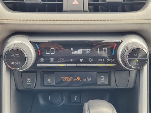 Used 2022 Toyota RAV4 XLE image 19