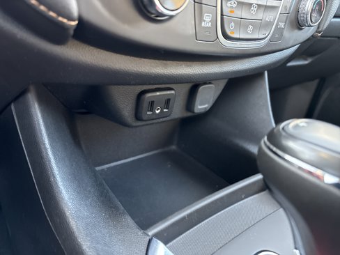 Used 2020 Chevrolet Traverse LS w/ LPO, Floor Liner Package image 31