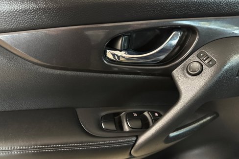 Used 2019 Nissan Rogue SV w/ Premium Package image 11