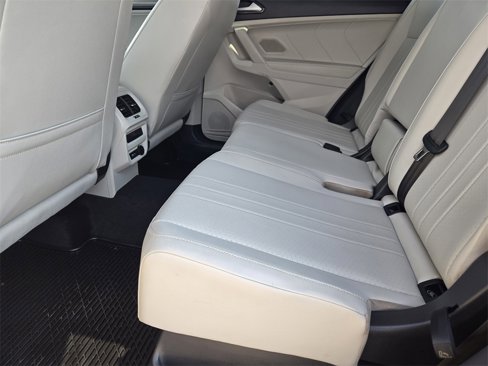 Used 2022 Volkswagen Tiguan SE image 31