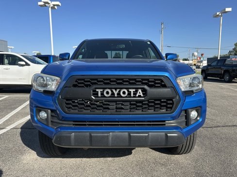 Used 2018 Toyota Tacoma TRD Off-Road image 3