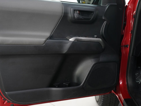 Used 2016 Toyota Tacoma SR5 image 16