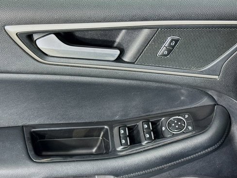 Used 2020 Ford Edge SEL image 17