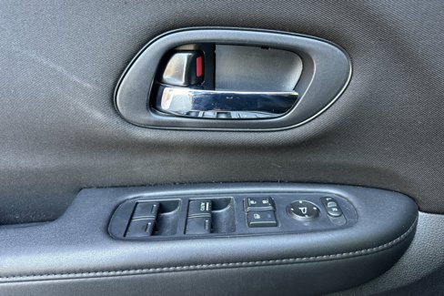 Used 2016 Honda HR-V LX image 12