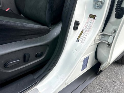 Used 2015 Nissan Rogue SV w/ SV Moonroof Package image 13