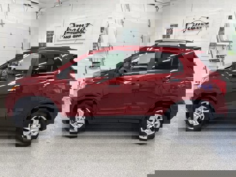 Used 2018 Chevrolet Trax LT w/ LT Convenience Package image 8