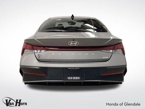Used 2024 Hyundai Elantra Limited image 15