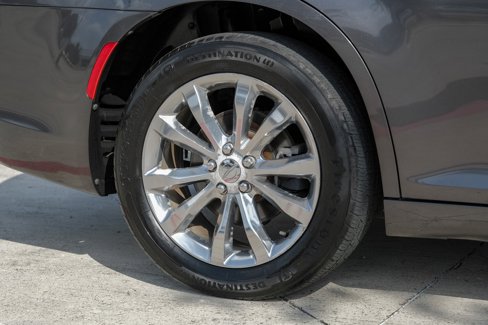 Used 2015 Chrysler 300 Limited w/ Driver Convenience Group image 47