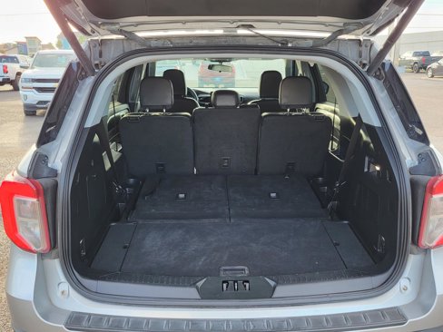 Used 2021 Ford Explorer XLT w/ Equipment Group 202A image 12